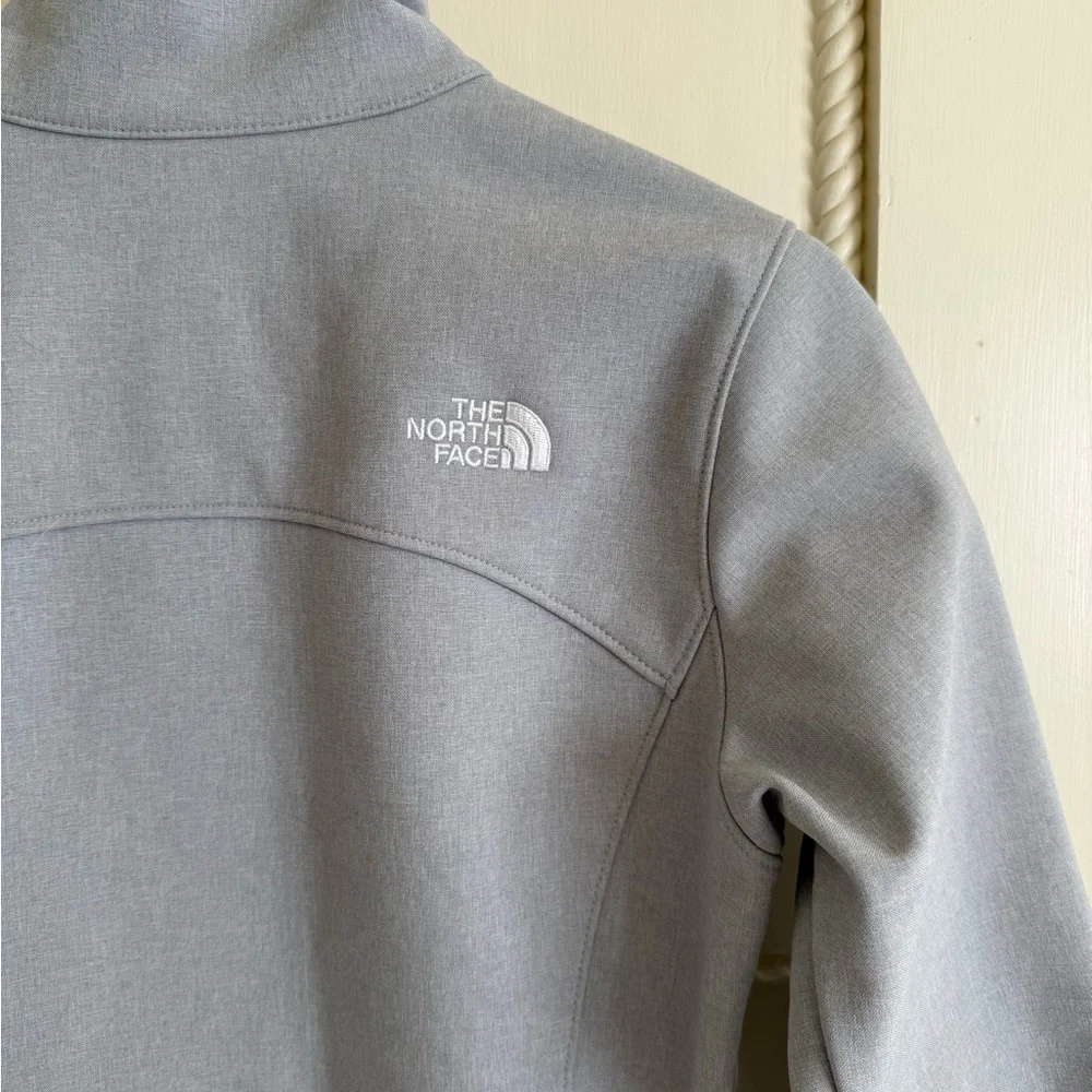 The North Face Apex Bionic women's soft shell jacket in light grey XS‎